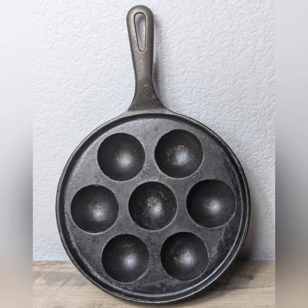 Vintage GRISWOLD Aebleskiver 962 Erie Pa